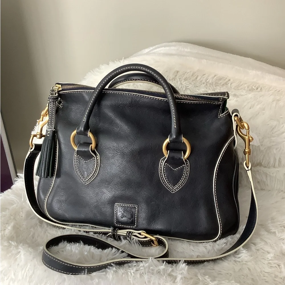 Dooney and Bourke black satchel in smooth leather - Picture 2 of 11